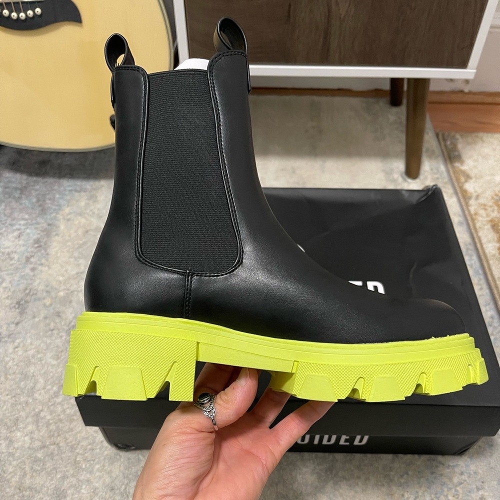 NIB Women Size 6 Contrast Sole Chunky Mid Ankle Boots In Black With Lime Soles - Picture 6 of 15